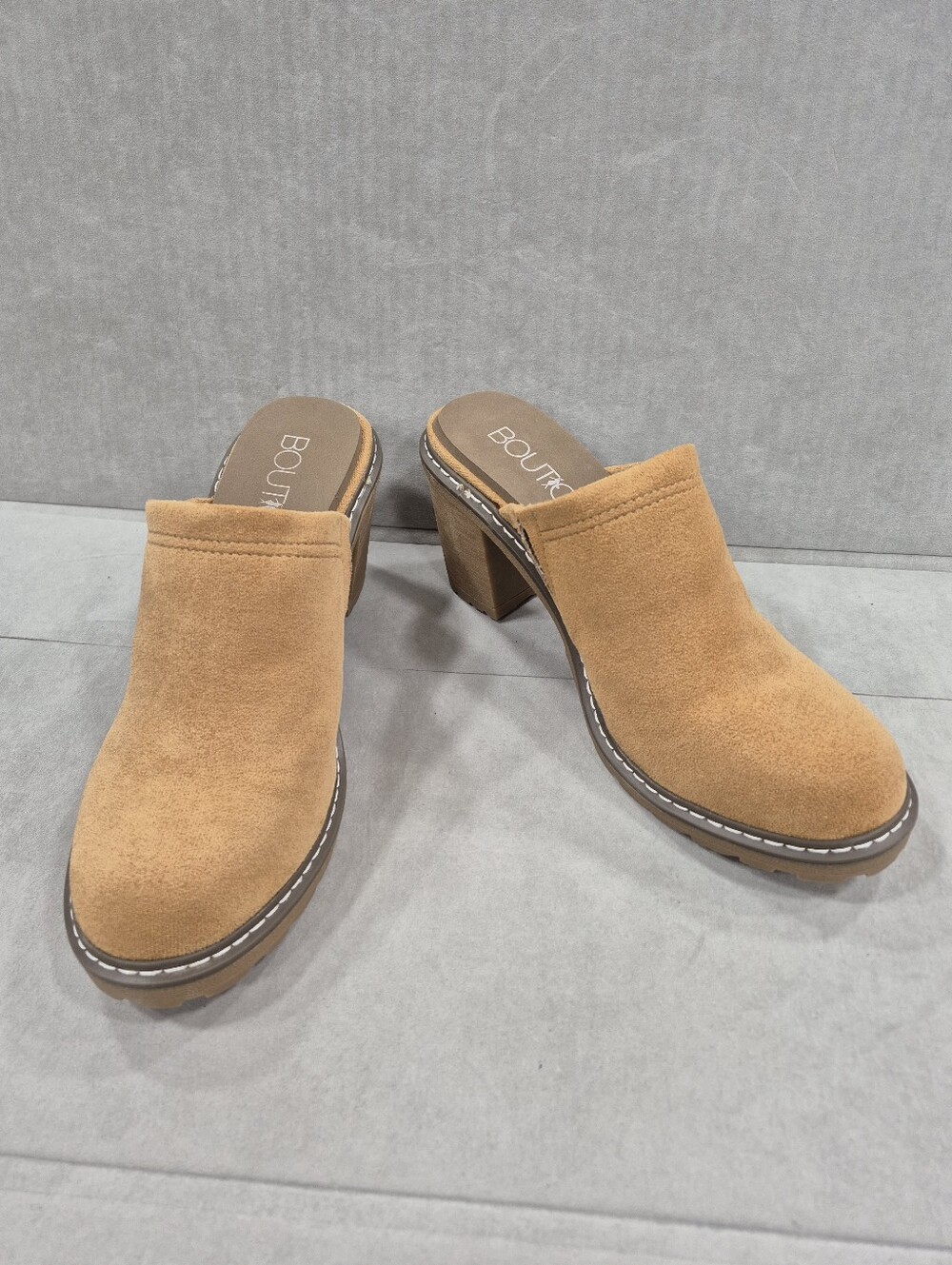 Boutique by Corkys Lantern mules women's 10 tan faux suede chunky block heels